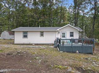 104 Schoonover Ct, Bushkill, PA 18324