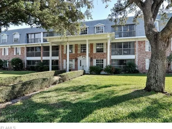 1900 Alamanda Dr APT 305, Naples, FL 34102