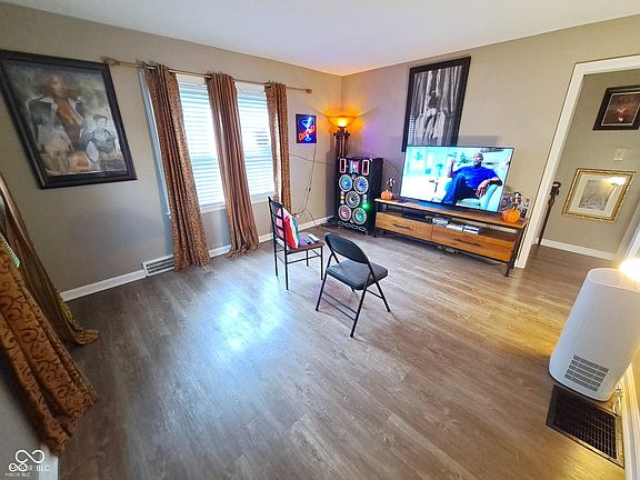 3rd image of 1848 N Warman Ave