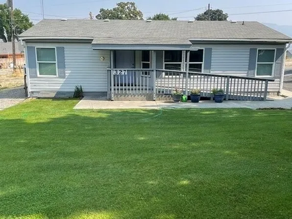 327 Beach Street, Pateros, WA 98846