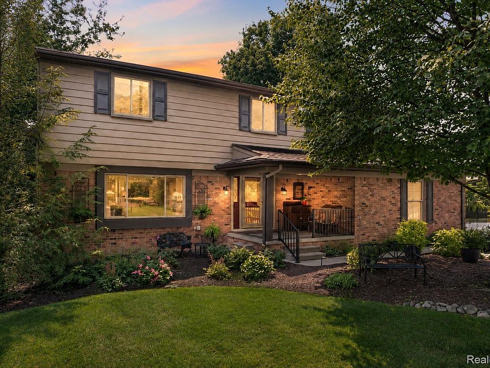 1st image of 2125 Avoncrest Dr