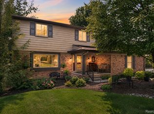 2125 Avoncrest Dr, Rochester Hills, MI 48309