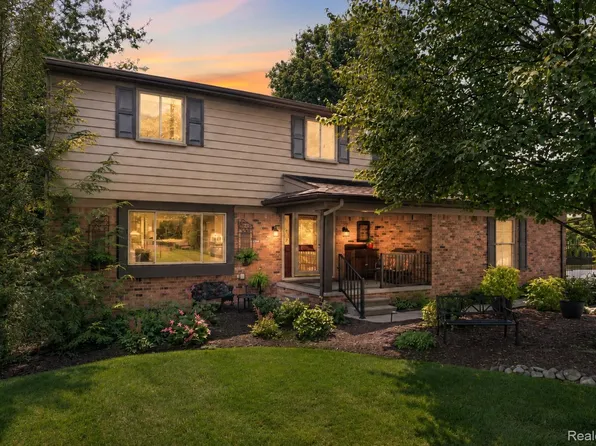 2125 Avoncrest Dr, Rochester Hills, MI 48309