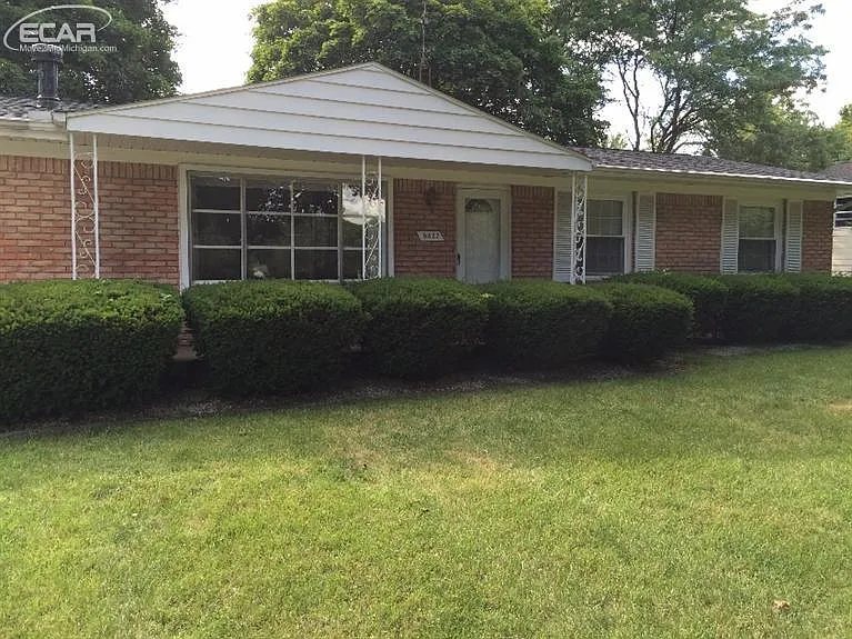 5437 N Seymour Rd photo 1