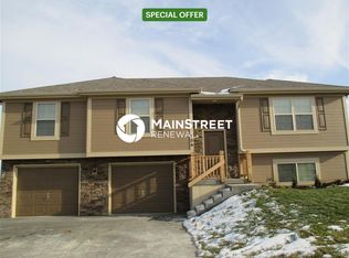 104 Golfview Dr, Pleasant Hill, MO 64080