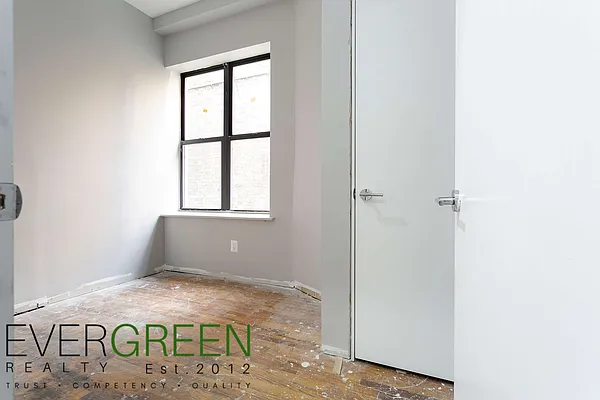 Rented by Evergreen Apartments BK | media 16
