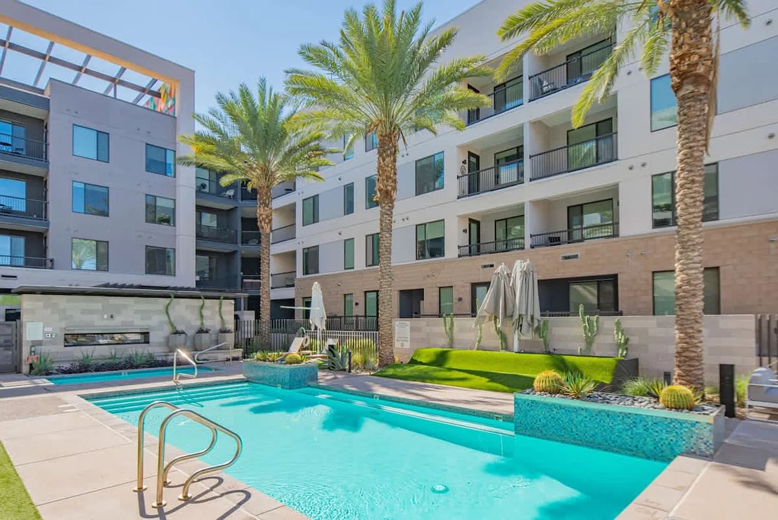 1 bed, 1.0 bath, 1302 sqft, $2,786 — Photo 2