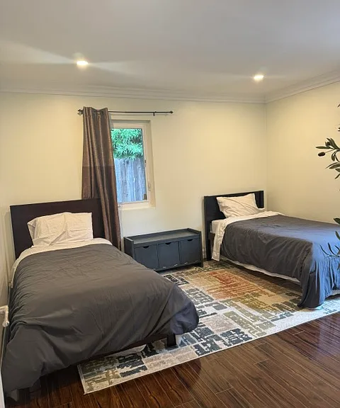 5250 Woodman Ave — Photo 12