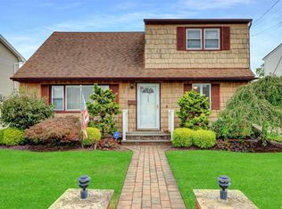 2463 Freeport St, Wantagh, NY 11793