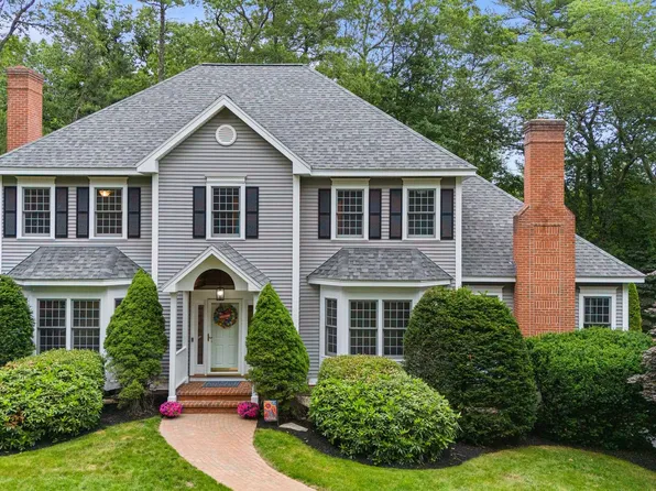 9 Hyde Park Circle, Londonderry, NH 03053