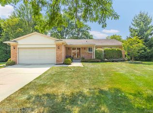 5487 Boros Dr, Troy, MI 48085