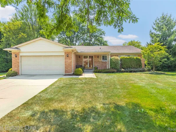 5487 Boros Dr, Troy, MI 48085