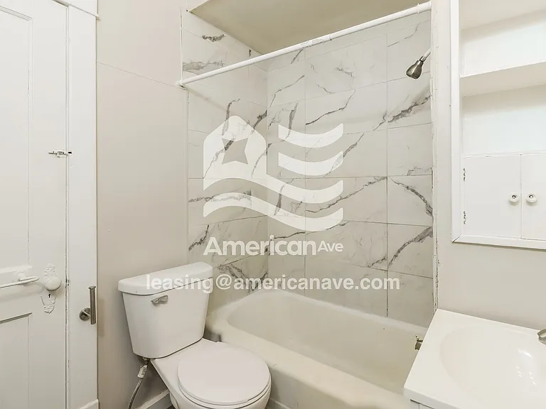 1610235_008_main_bathroom_9.jpg