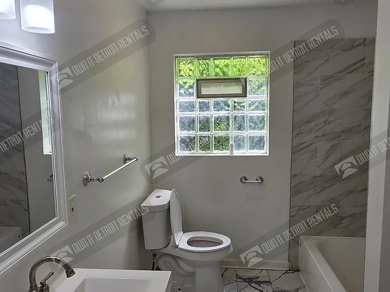 3 bed, 1.0 bath, 1277 sqft, $1,020 — Photo 19