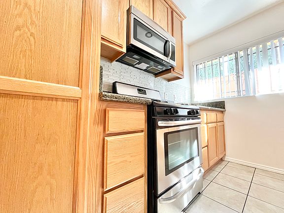 4th image of 816 N Hayworth Ave #2A