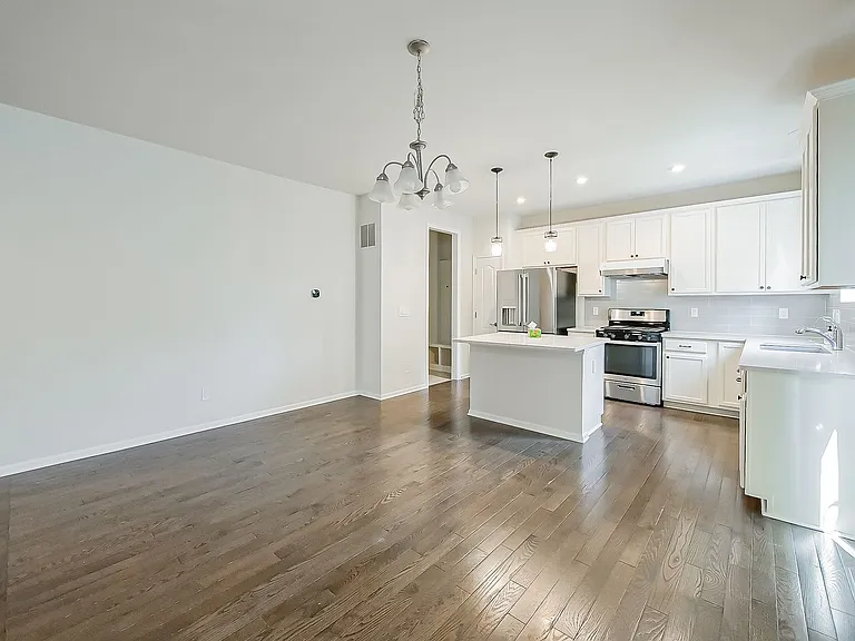 1582 Beachwood Dr — Photo 15