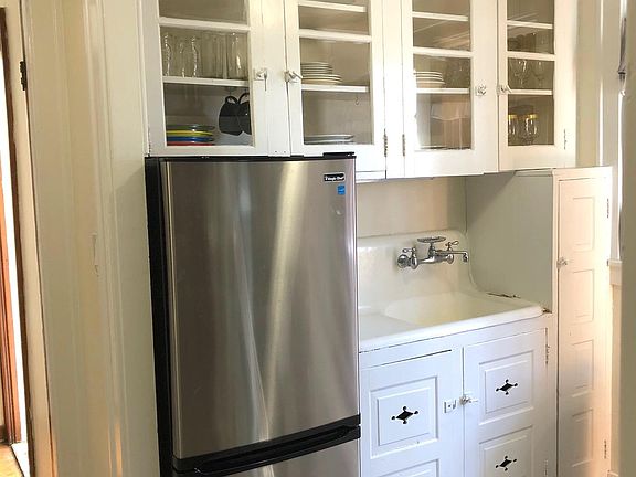 4th image of 1044 Kenmore Ave #3