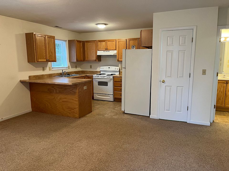 Full kitchen with self cleaning oven/range - refrigerator - dishwasher - disposal
Small breakfast bar for at counter eating