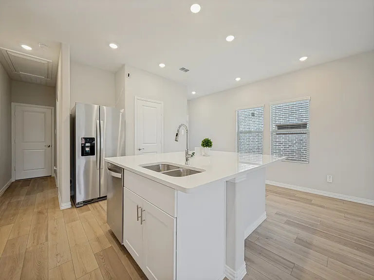 715 Dotty Dr — Photo 10
