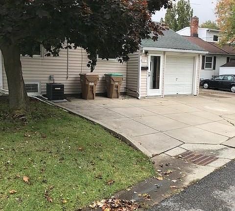 2nd image of 17 Starcrest Dr #19