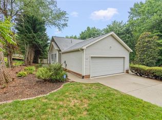 137 Pebble Ridge Ln, Winston Salem, NC 27104