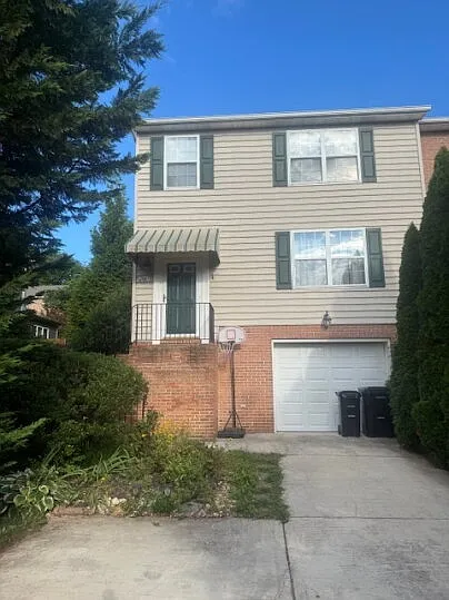 2047 Harvest Dr photo 1