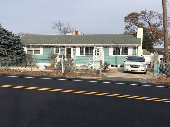 3rd image of 288 Kettle Creek Rd