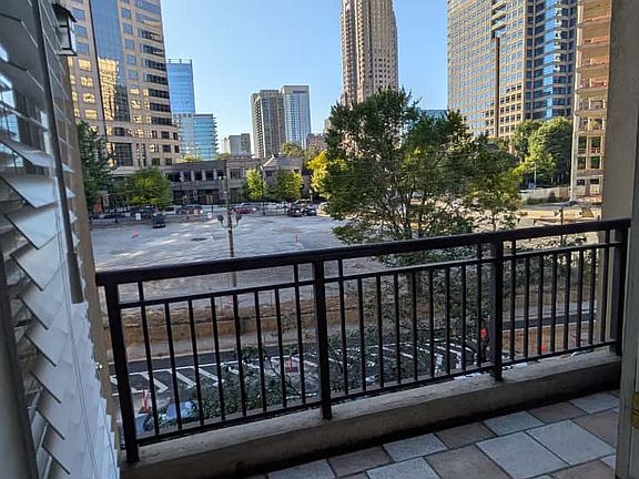 Gorgeous views of Midtown from the balcony!