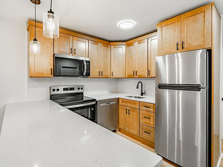 409 E Washington St #W-7 — Photo 2