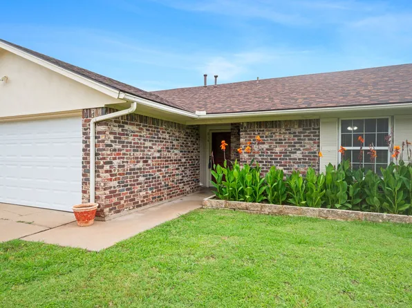 814 Spanish Trail Dr, Granbury, TX 76048