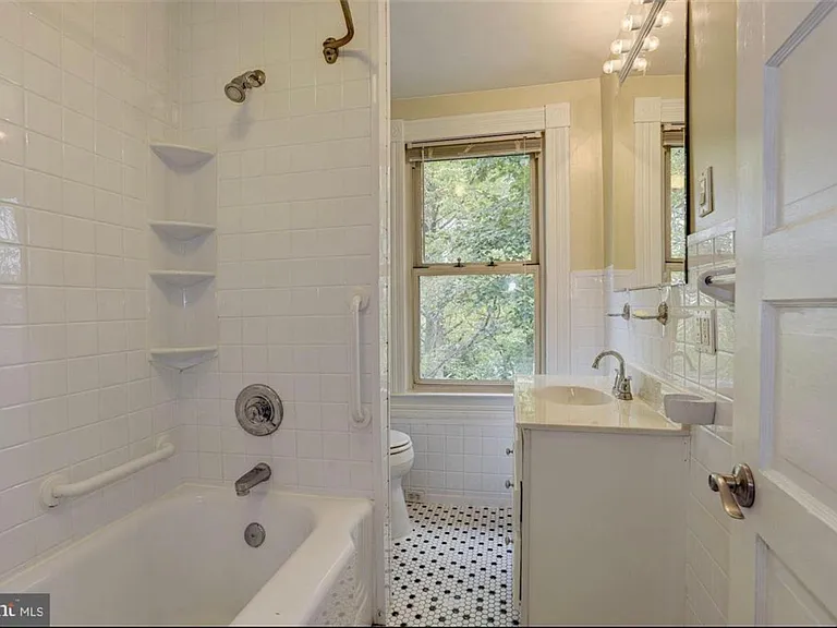 612 W Joppa Rd — Photo 21