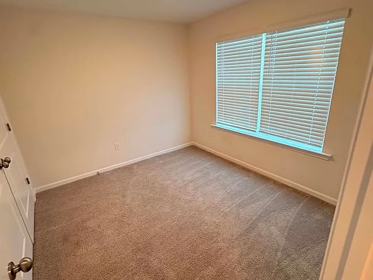 305 Lantana Ct — Photo 11