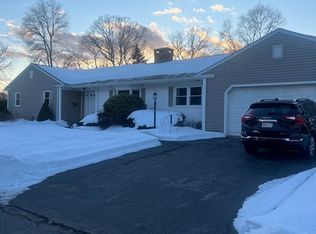 131 Chateau Dr, Somerset, MA 02726