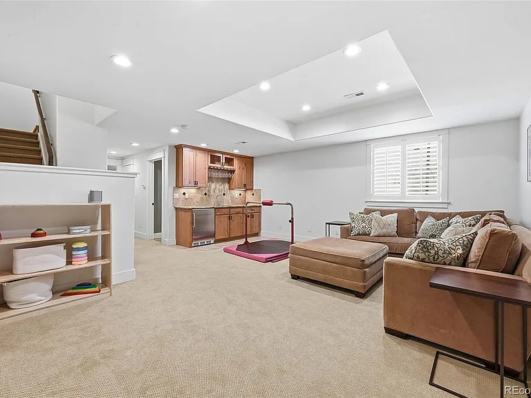 803 S Clarkson St — Photo 16