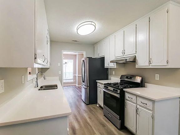 3rd image of 104 Nanci Ct