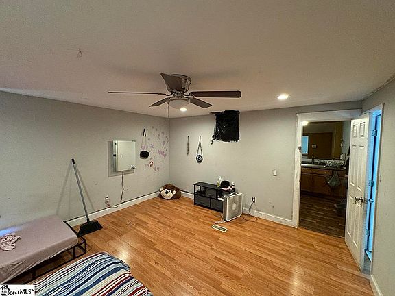 3rd image of 200 Camden Dr