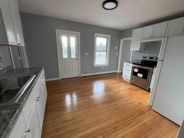 129 N Elm St #1, Westfield, MA 01085