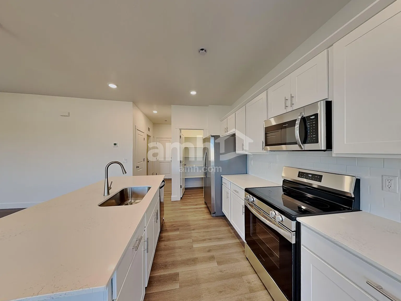 4 bed, 2.5 bath, 2133 sqft, $3,090 — Photo 3