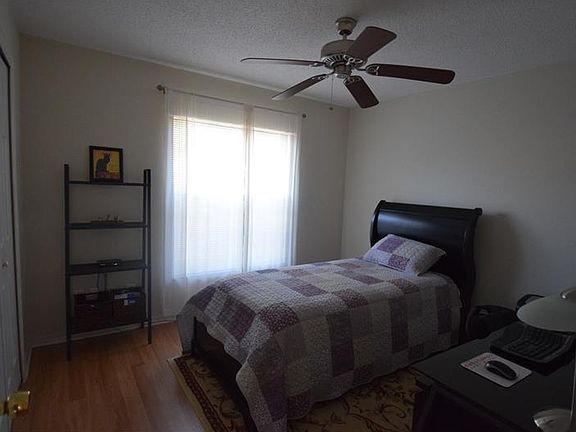 3rd image of 1092 Stoneham Dr