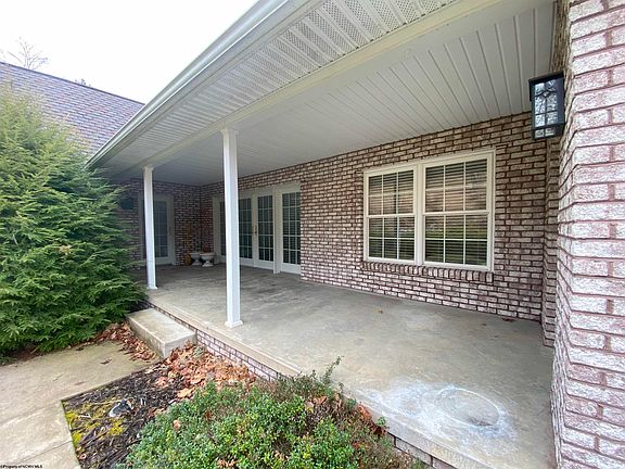 4th image of 124 Oak Dr
