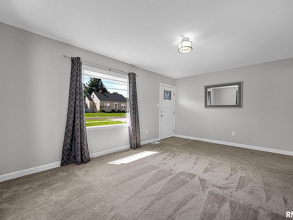 4th image of 116 Holland Ct