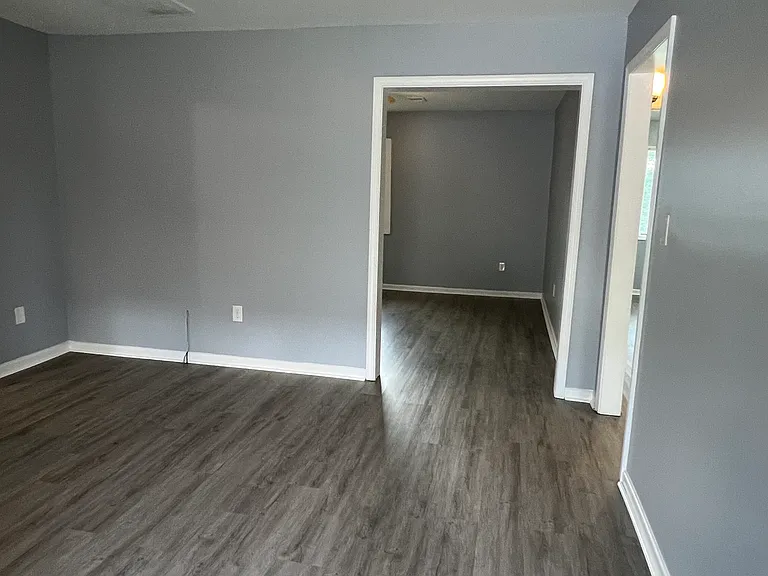 305 W Oak St #B — Photo 19