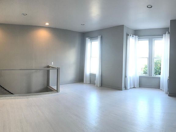2nd image of 524 Noe St
