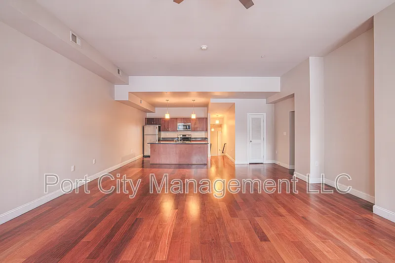 4 bed, 2.0 bath, 2300 sqft, $3,200 — Photo 3