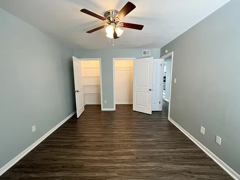 Avondale III Apartments — Photo 16
