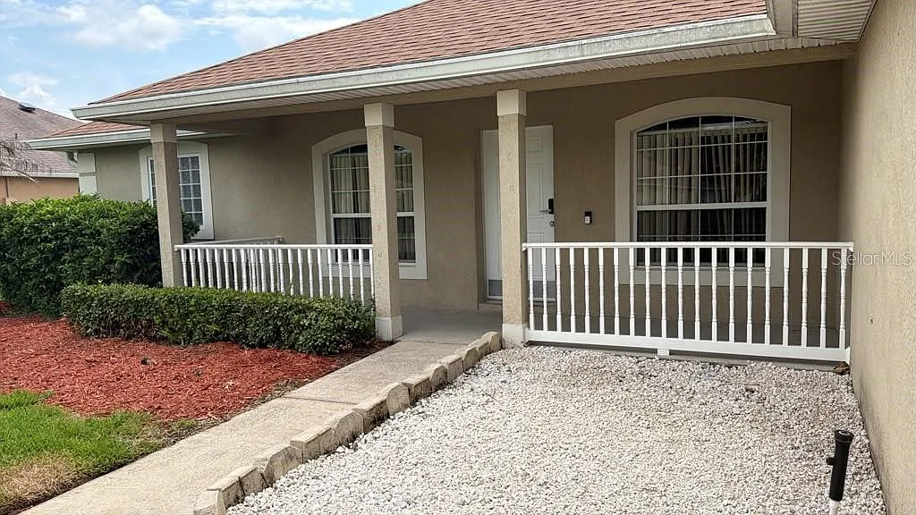 4 bed, 2.0 bath, 2035 sqft, $2,400 — Photo 4