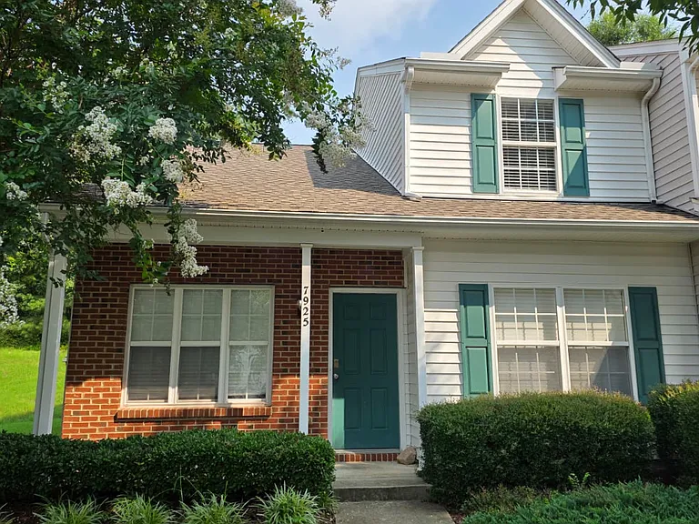 7925 Averette Hill Dr — Photo 1