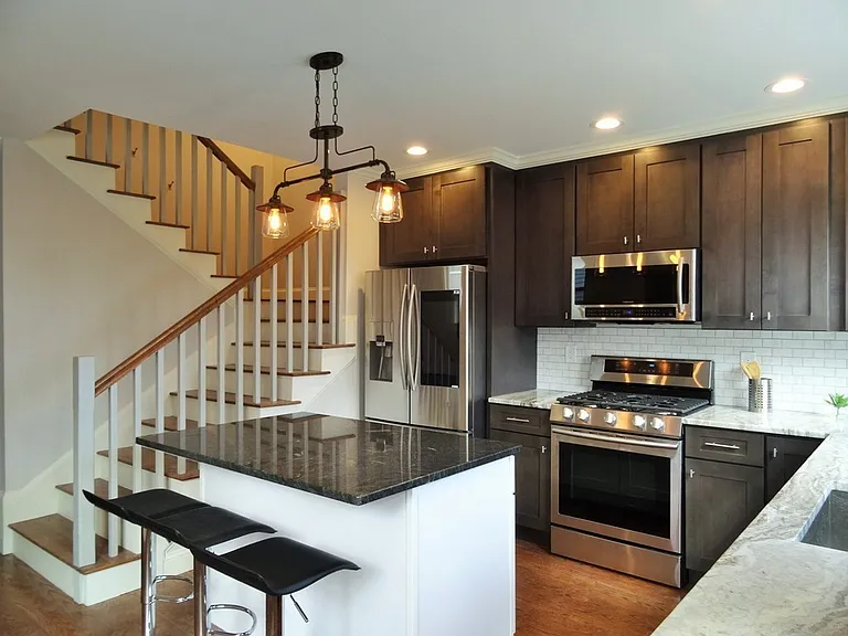 68 Rockwell Ave — Photo 2