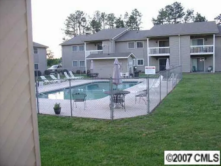 140 Lake Concord Rd NE #B4 — Photo 22