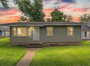 1609 10th St, Charleston, IL 61920